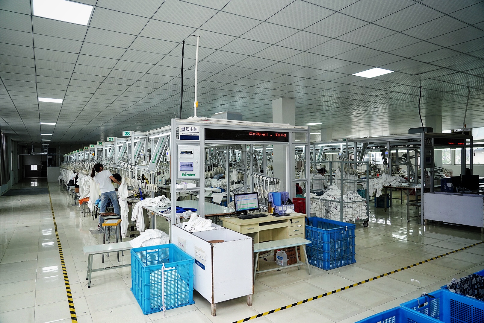 寧興貿易集團服裝生產基地舉行開業(yè)典禮