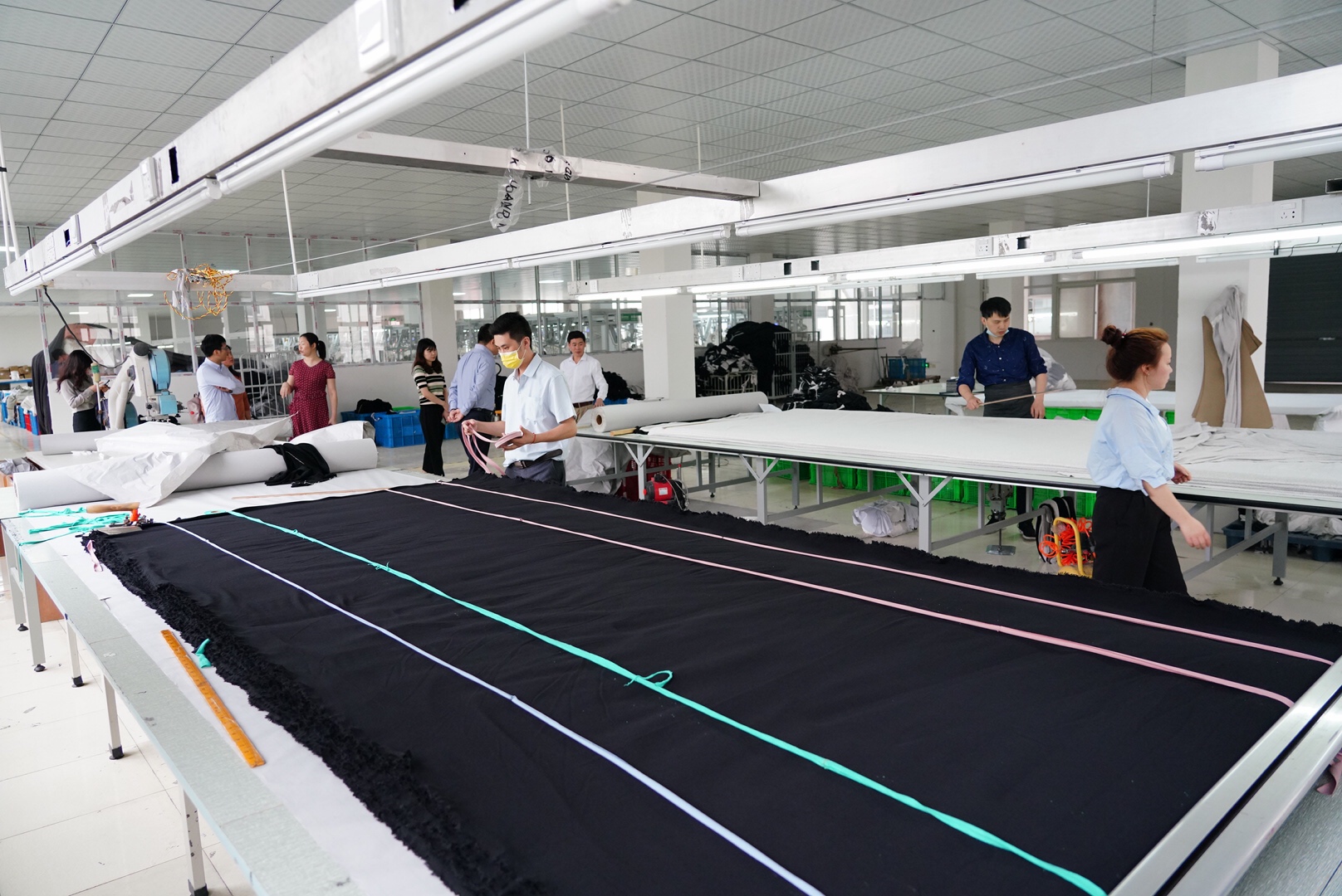 寧興貿易集團服裝生產基地舉行開業(yè)典禮