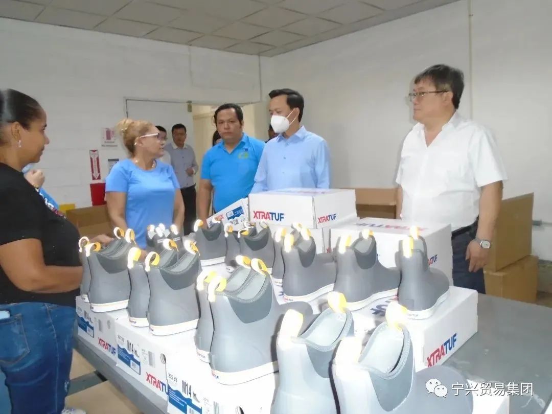 中國(guó)駐多米尼加大使張潤(rùn)先生到訪寧興多米尼加DJM鞋業(yè)基地視察指導(dǎo)