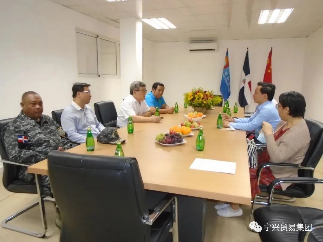 中國(guó)駐多米尼加大使張潤(rùn)先生到訪寧興多米尼加DJM鞋業(yè)基地視察指導(dǎo)