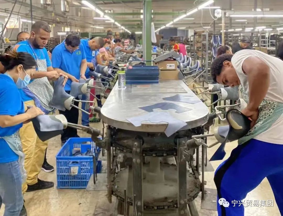 中國(guó)駐多米尼加大使張潤(rùn)先生到訪寧興多米尼加DJM鞋業(yè)基地視察指導(dǎo)