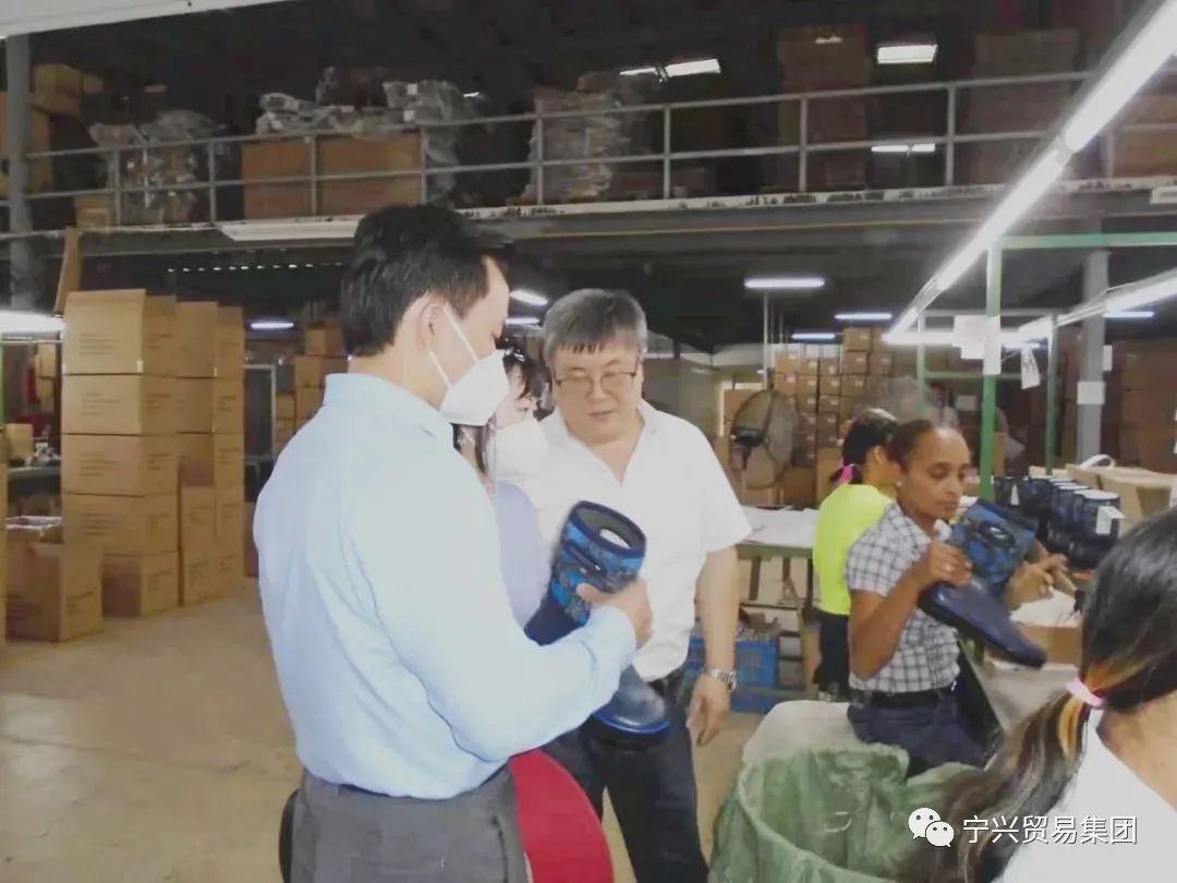 中國(guó)駐多米尼加大使張潤(rùn)先生到訪寧興多米尼加DJM鞋業(yè)基地視察指導(dǎo)