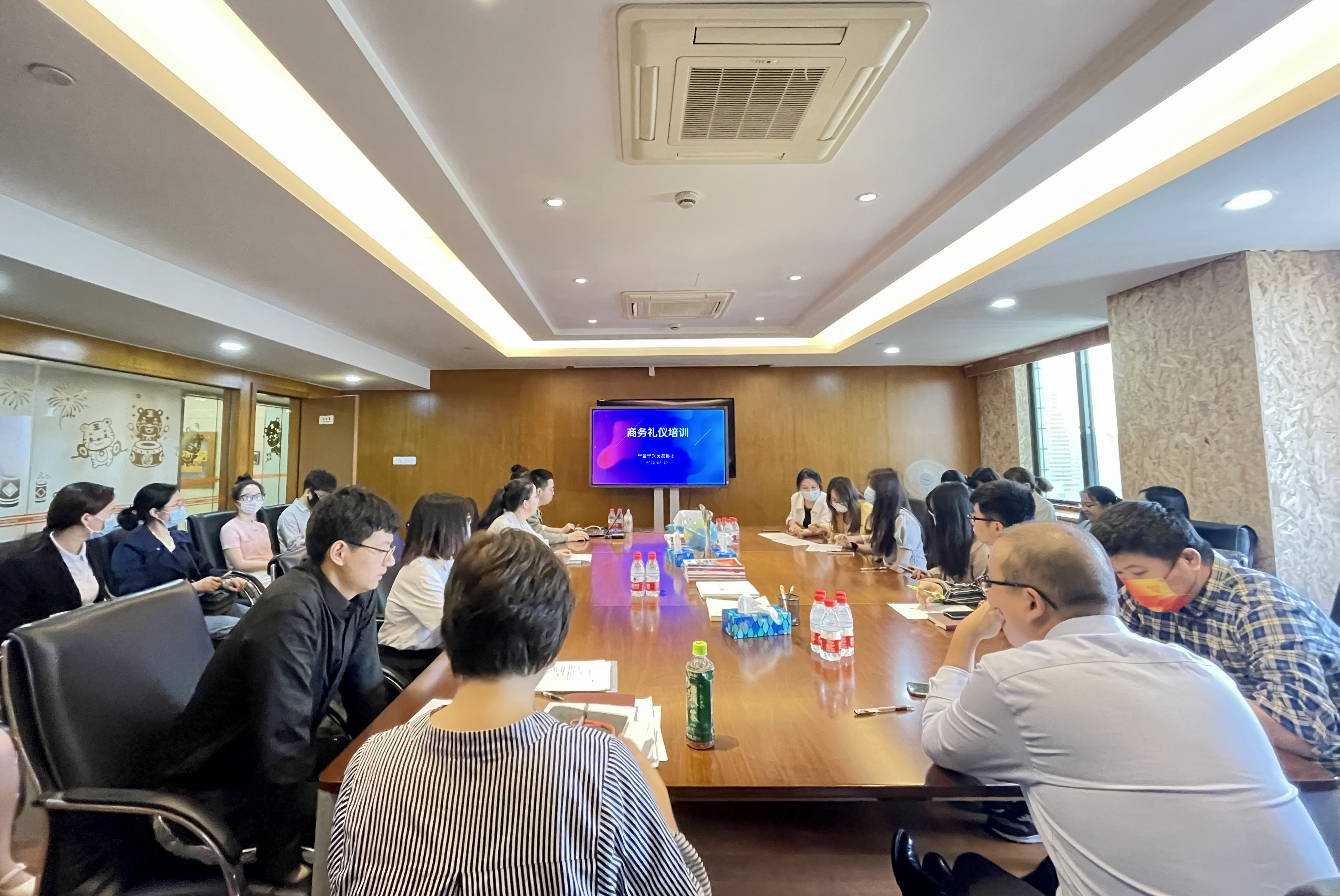寧興貿易集團舉辦商務禮儀專題講座