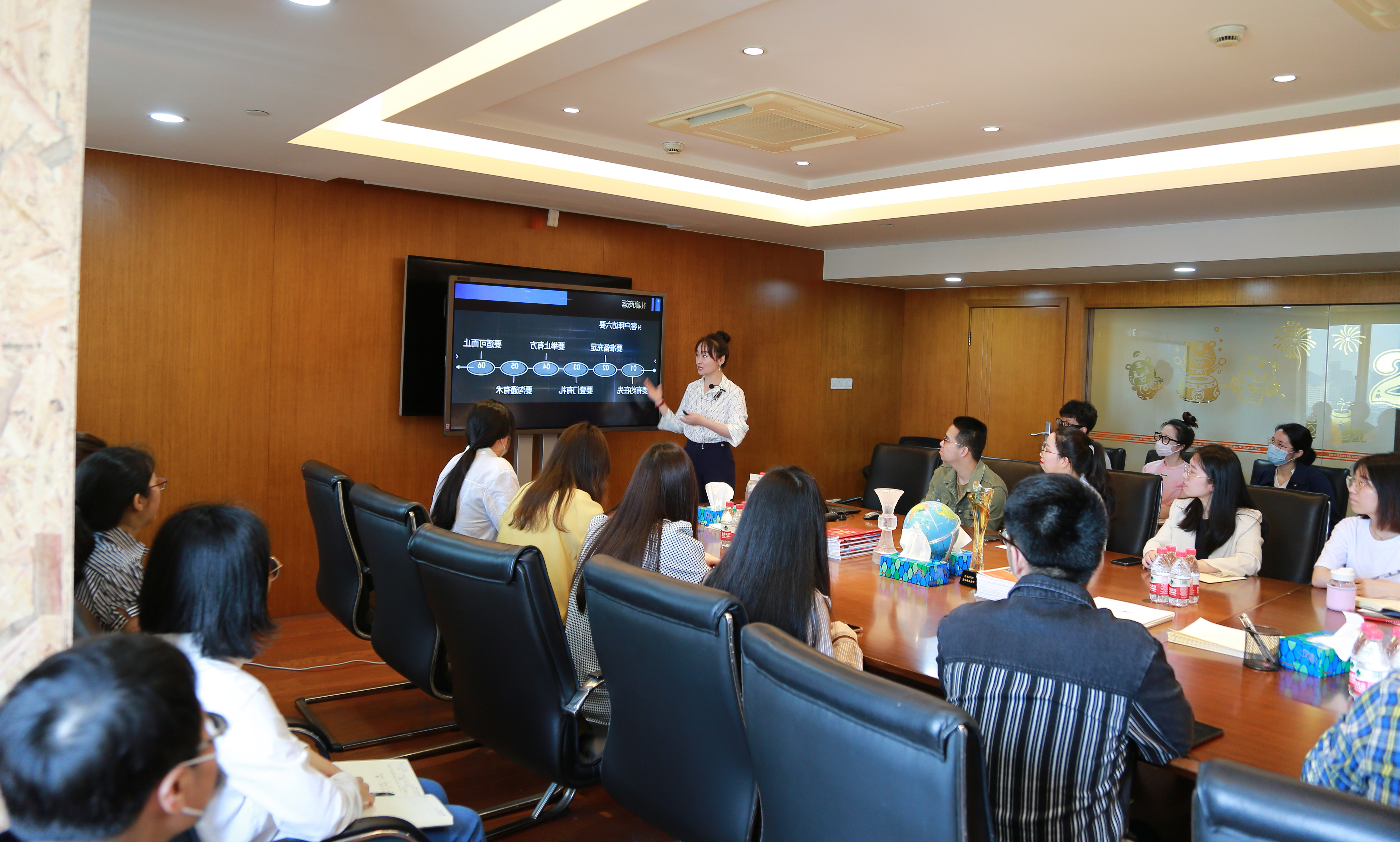 寧興貿易集團舉辦商務禮儀專題講座