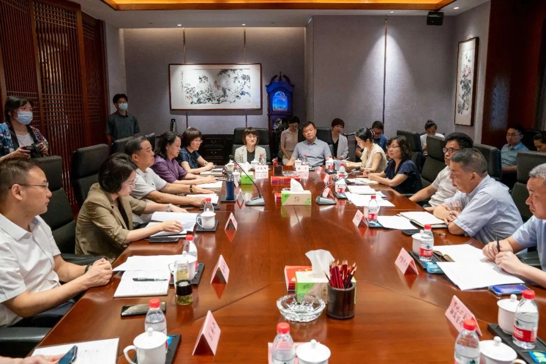 寧波市副市長(zhǎng)李關(guān)定一行到寧興控股現(xiàn)場(chǎng)調(diào)研辦公