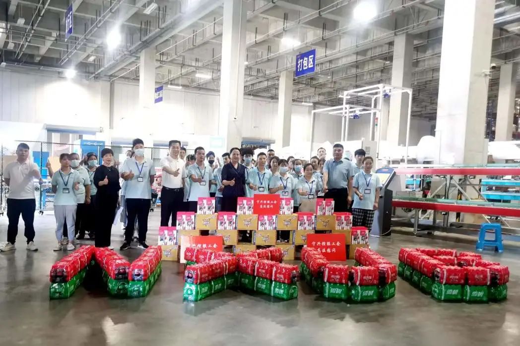 戰(zhàn)高溫 送關懷 鼓干勁——控股公司領導慰問一線員工