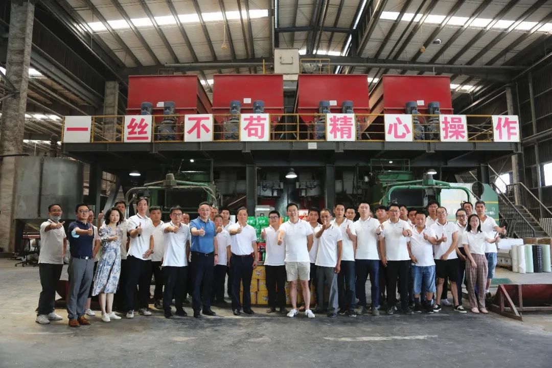 戰(zhàn)高溫 送關懷 鼓干勁——控股公司領導慰問一線員工